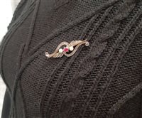 Spilla Guerretta Gioielli Donna SPILLA ORO E PIETRE NATURALI in Oro giallo Rubino GUERR162 - GUERR162